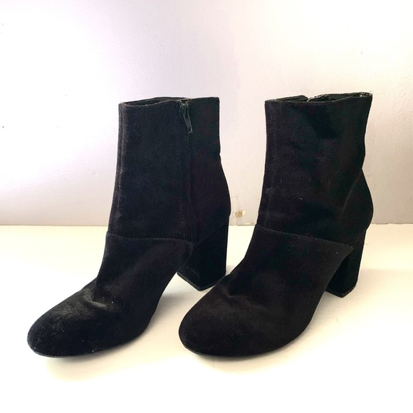 Americans Eagle Outfitters Black Velvet Ankle Booties Ladies Size 8 - Picture 1 of 8